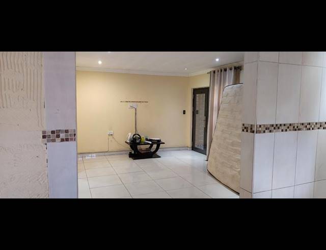 3 BEDROOM HOUSE FOR SALE IN PROTEA GLEN